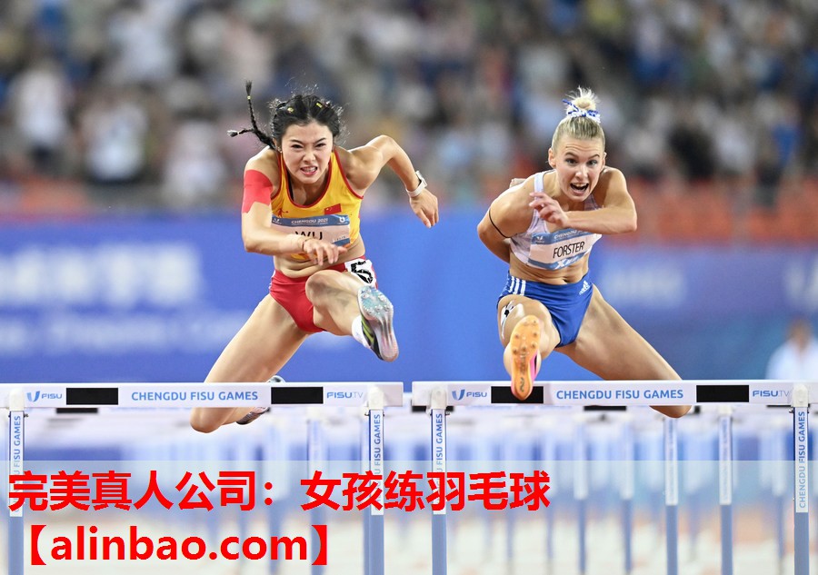 女孩练羽毛球 女孩练羽毛球
